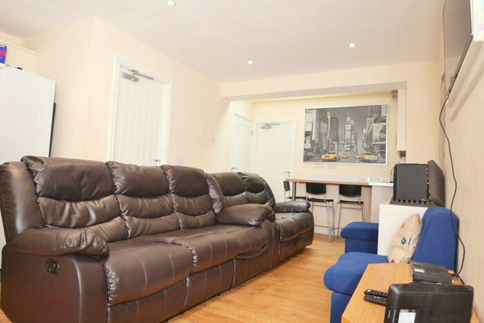 7 Bedroom Terraced House To Rent In Redshaw Close, Fallowfield, Manchester, M14