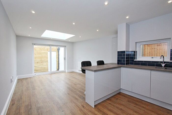 2 Bedroom Flat To Rent In Southfield Road, Chiswick, W4
