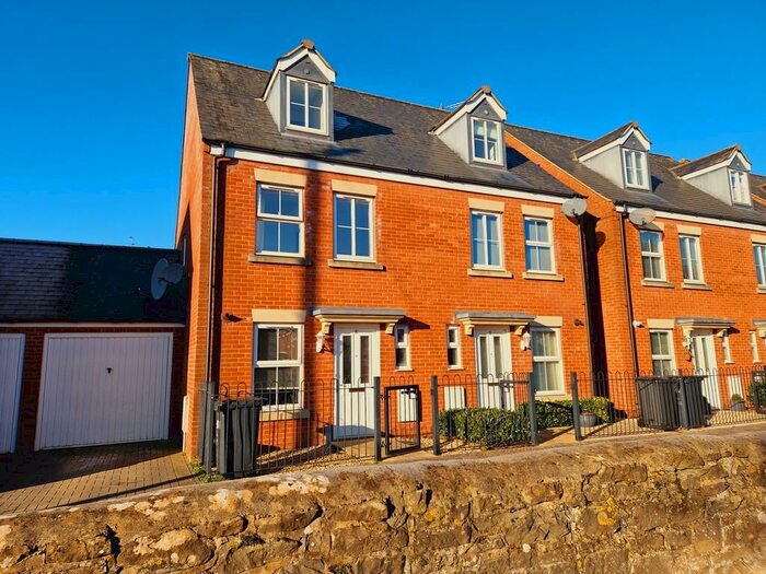 3 Bedroom Semi-Detached House To Rent In The Shearings, Old Town, Swindon, SN1