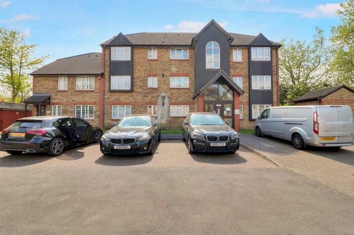 2 Bedroom Flat To Rent In Kingfisher Way, London, NW10