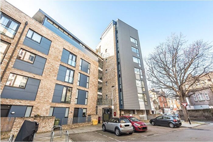 2 Bedroom Flat To Rent In Boyson Road, London, SE17