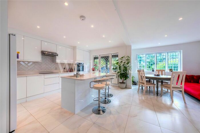 4 Bedroom Detached House To Rent In Hampstead Way, London, NW11