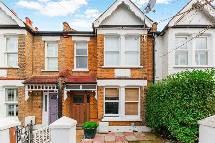 2 Bedroom Property To Rent In Edna Road, Raynes Park, SW20