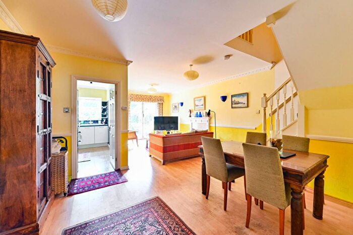3 Bedroom Mews For Sale In Wycliffe Road, Battersea, London, SW11