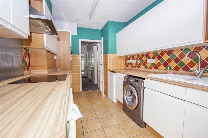 3 Bedroom End Of Terrace House For Sale In Pantile Row, Langley, SL3