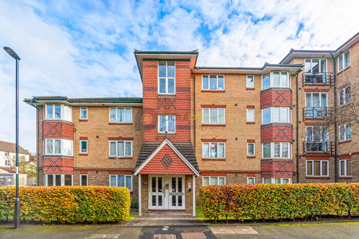 1 Bedroom Apartment For Sale In Muggeridge Close, South Croydon, CR2