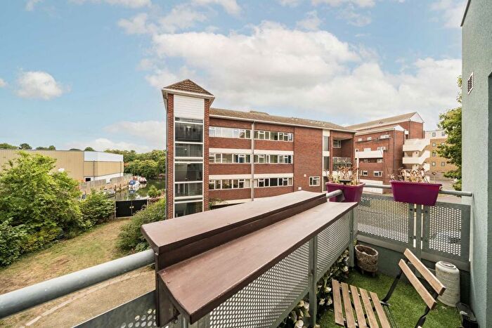 2 Bedroom Flat For Sale In London Road, Brentford, TW8