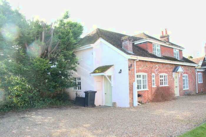 3 Bedroom Cottage To Rent In High Street, Kintbury, Berkshire, ., RG17