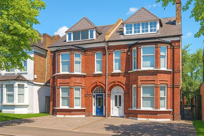 2 Bedroom Apartment For Sale In Lordship Lane, London, SE22
