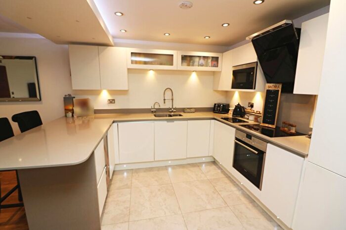 2 Bedroom Maisonette For Sale In Guildford Street, Chertsey, Surrey, KT16