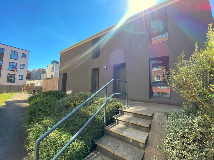 1 Bedroom Apartment To Rent In Trinity Apartments, Bristol, BS2