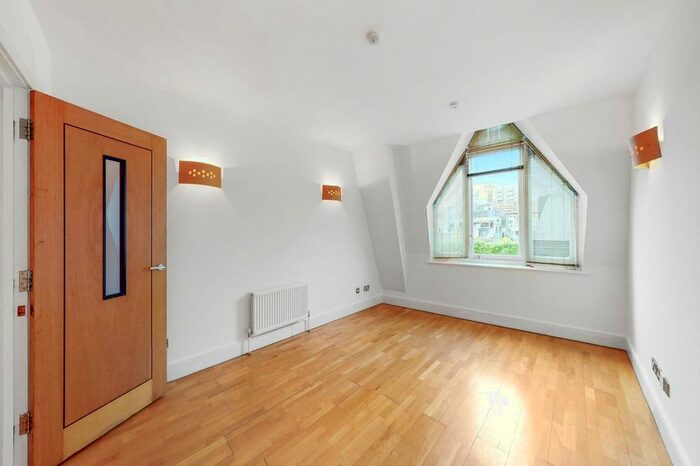 1 Bedroom Flat To Rent In Farringdon Road, Clerkenwell, EC1M