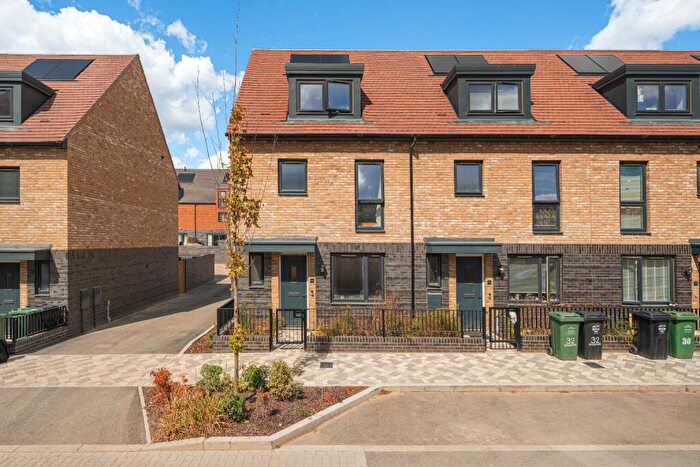 4 Bedroom End Of Terrace House For Sale In Sgt Pepper Drive, Alkerden, Ebbsfleet Valley, Swanscombe, Kent, DA10