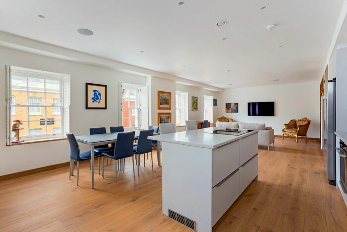 2 Bedroom Flat To Rent In Thames Street, Windsor, SL4