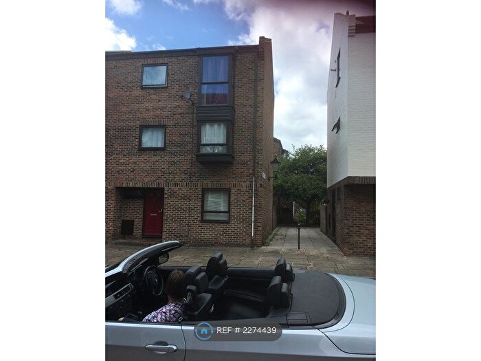 3 Bedroom Semi-Detached House To Rent In Bugle Street, Southampton, SO14