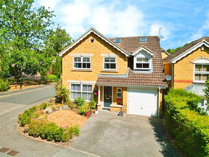 5 Bedroom Detached House For Sale In Queens Ride, Crowthorne, Berkshire, RG45