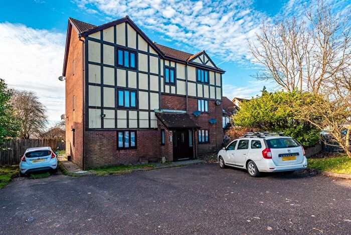 1 Bedroom Flat To Rent In Courtlands Way, Ravenhill, Swansea, SA5