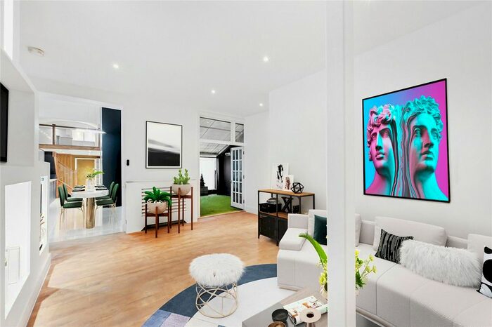 3 Bedroom Flat To Rent In Queens Gate, South Kensington, SW7