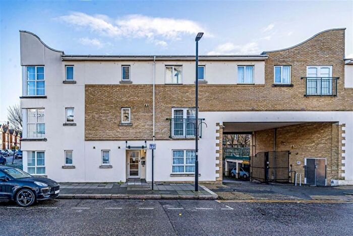 2 Bedroom Flat To Rent In Horn Lane, Acton, W3