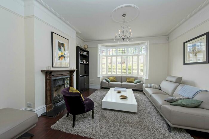 4 Bedroom Terraced House To Rent In Muncaster Road, SW11