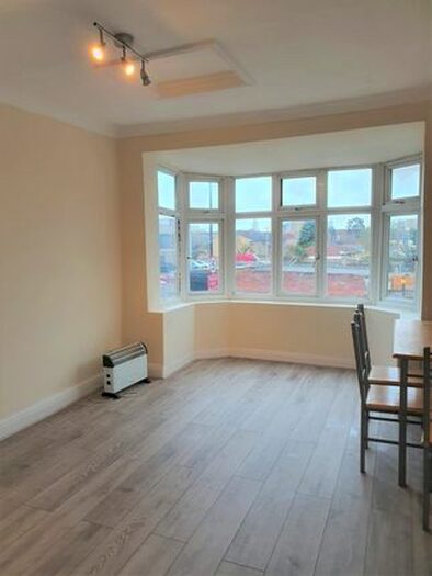 Studio To Rent In United Drive, Feltham, TW14