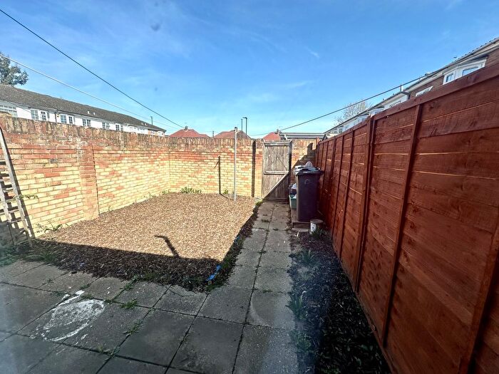 3 Bedroom End Of Terrace House To Rent In Yeomans Mews, Isleworth, TW7