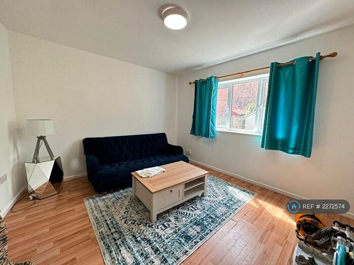 1 Bedroom Flat To Rent In Loughborough Road, West Bridgford, Nottingham, NG2