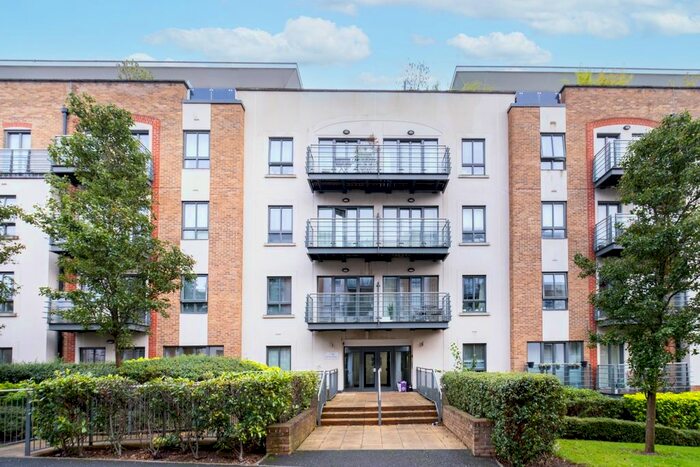 2 Bedroom Flat To Rent In Holford Way, London, SW15