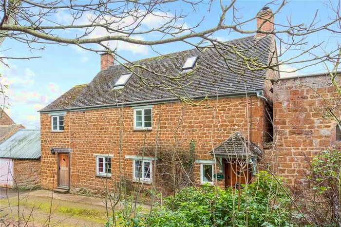 2 Bedroom Detached House For Sale In Mill Lane, Wigginton, Banbury, Oxfordshire, OX15