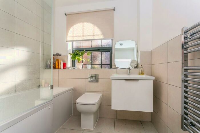 2 Bedroom Apartment To Rent In Station Approach Marlow, SL7