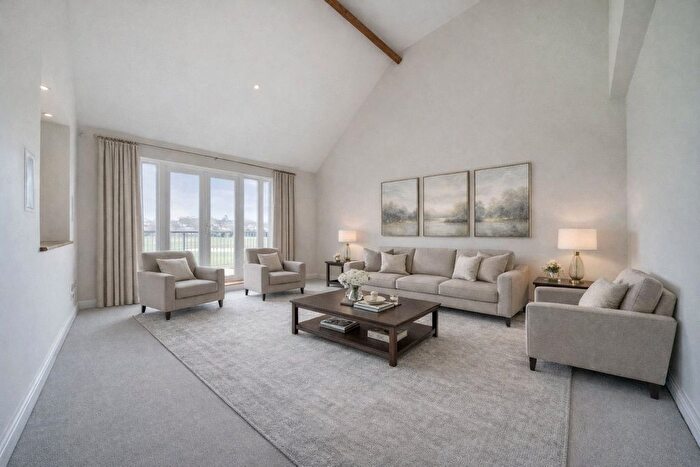 3 Bedroom Flat For Sale In Copers Cope Road, Beckenham, BR3