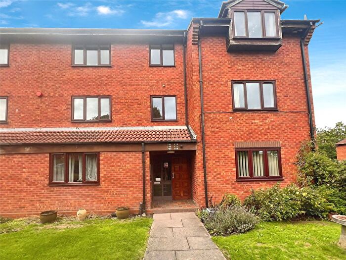 2 Bedroom Flat To Rent In Parkfield Road, Wolverhampton, West Midlands, WV4