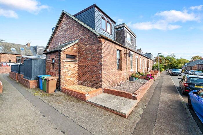 3 Bedroom Cottage For Sale In Midhope Place, Winchburgh, EH52