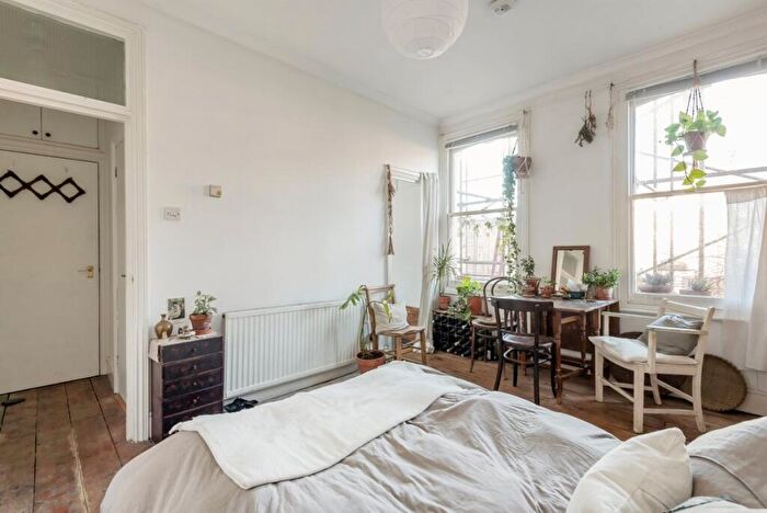Flat For Sale In Evering Road, Stoke Newington, London, N16
