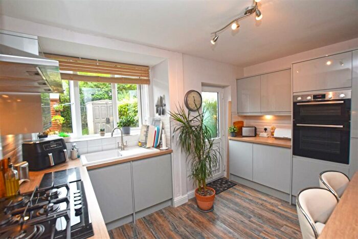 3 Bedroom Town House For Sale In Rosthwaite Close, Middleton, Manchester, M24