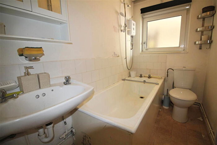 1 Bedroom Flat To Rent In Stonegrove Gardens, Edgware, HA8