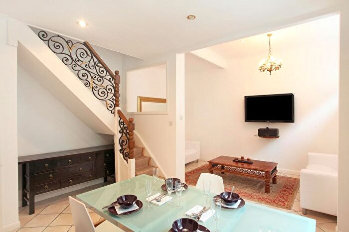 4 Bedroom Mews To Rent In Queens Gate Mews, South Kensington, SW7