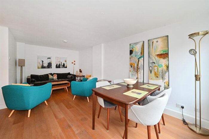 2 Bedroom Flat To Rent In Lily Close, St Pauls Court, W14