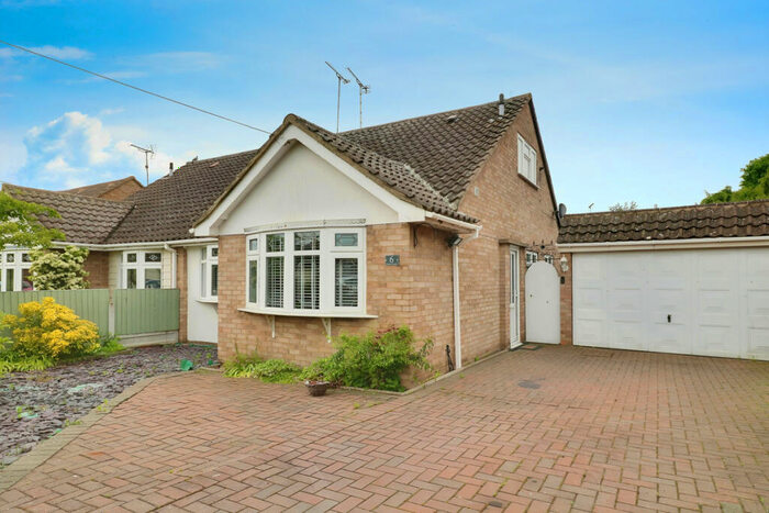 3 Bedroom Bungalow To Rent In Princes Avenue, Benfleet, SS7