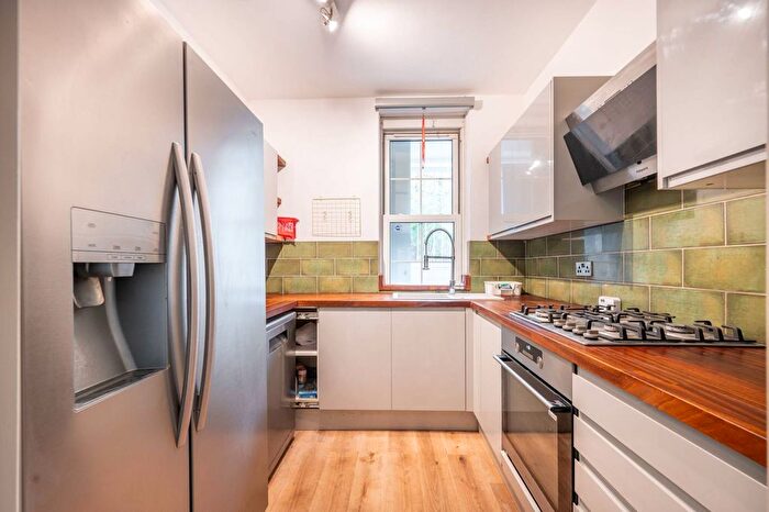 3 Bedroom Flat To Rent In Southern Row, Ladbroke Grove, London, W10