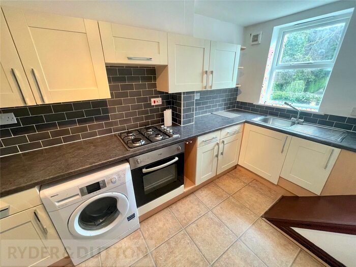 2 Bedroom Flat To Rent In Chapel Street, Glossop, Derbyshire, SK13