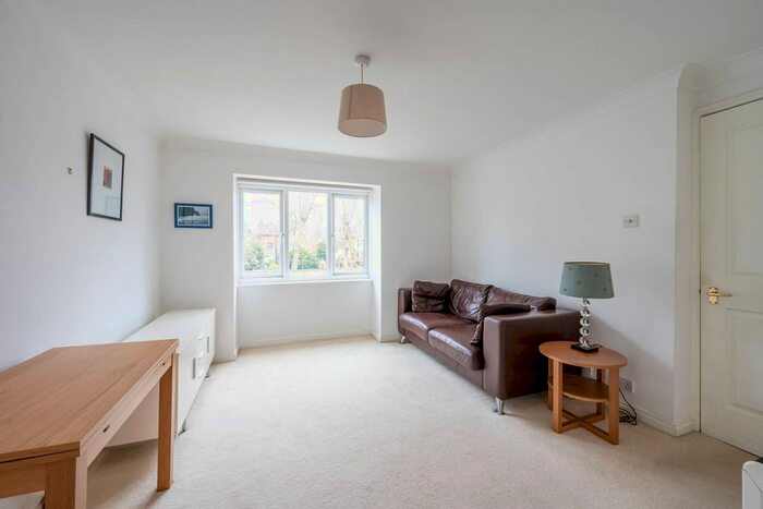 1 Bedroom Flat To Rent In Heathcote Road, St Margarets, Twickenham, TW1