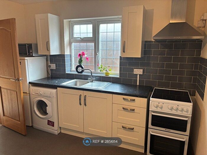 1 Bedroom Flat To Rent In Mandeville Road, Aylesbury, HP21