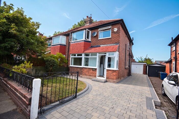 3 Bedroom Semi Detached House To Rent In Kenmore Road, Whitefield, M45