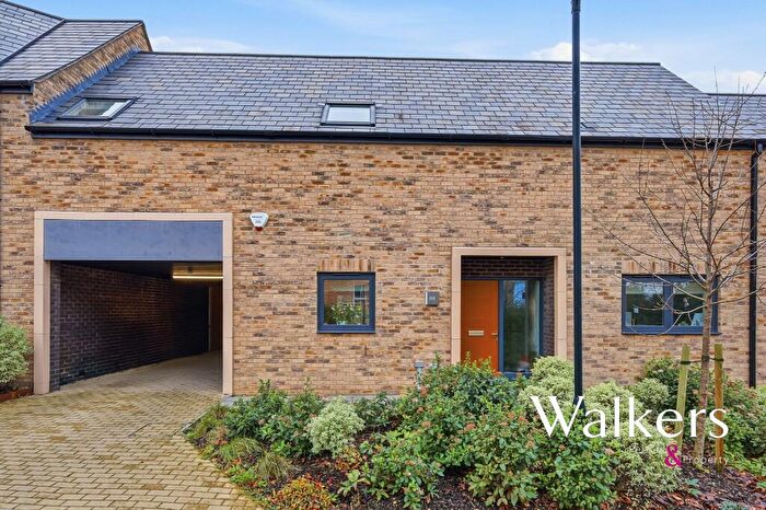 3 Bedroom Semi-Detached House For Sale In Halcyon Place, Brentwood, CM14