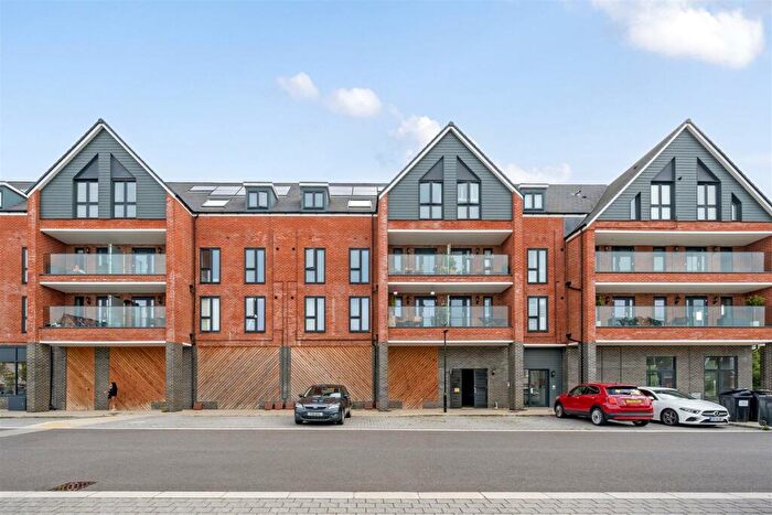 2 Bedroom Apartment For Sale In Beechey Place, Wokingham, Berkshire, RG40