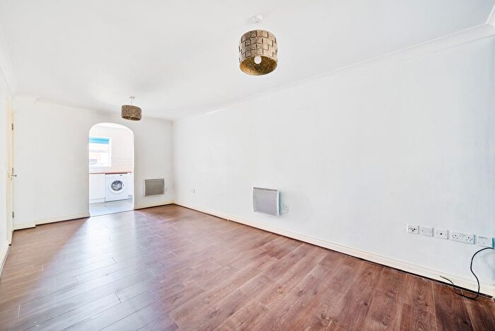 2 Bedroom Flat For Sale In International Way, Sunbury-On-Thames, TW16