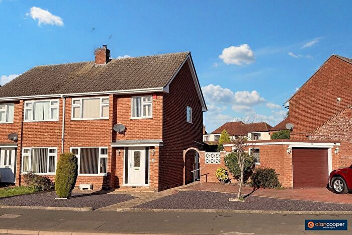 3 Bedroom Semi Detached House For Sale In Benn Road, Bulkington, CV12