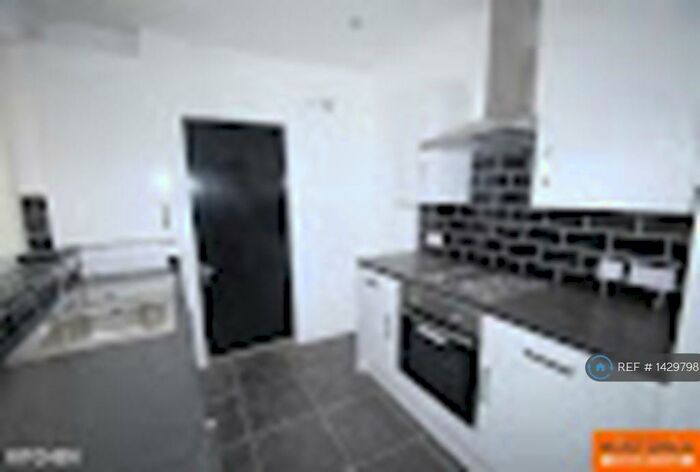 3 Bedroom Terraced House To Rent In Seaford Road, Salford, M6
