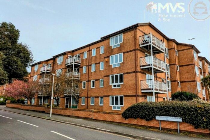 2 Bedroom Flat For Sale In Knightsbridge Court, Connaught Gardens East, Clacton-on-Sea, CO15